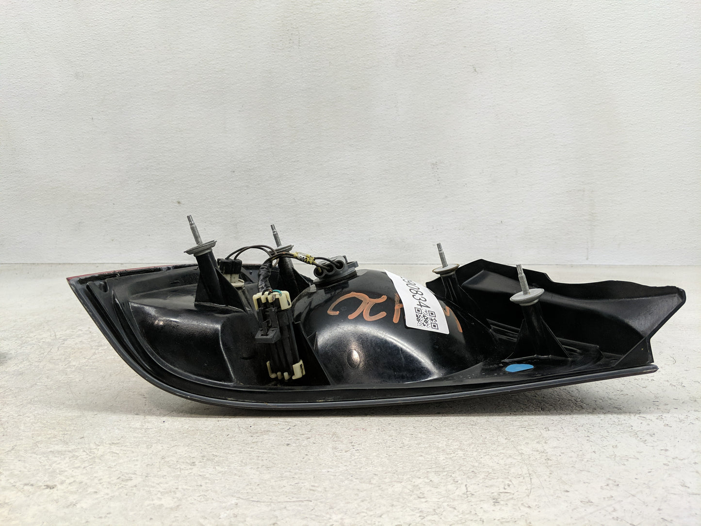 2000-2004 Chevrolet Impala Tail Light Assembly Passenger Right OEM P/N:16525262 Fits Fits 2000 2001 2002 2003 2004 OEM Used 