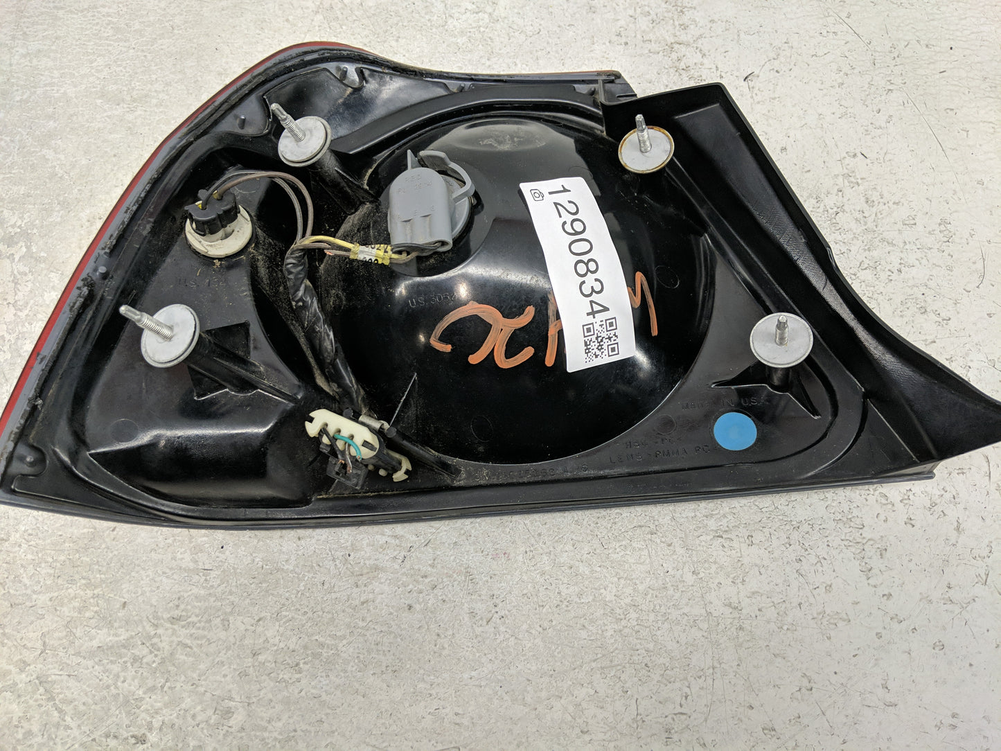 2000-2004 Chevrolet Impala Tail Light Assembly Passenger Right OEM P/N:16525262 Fits Fits 2000 2001 2002 2003 2004 OEM Used 