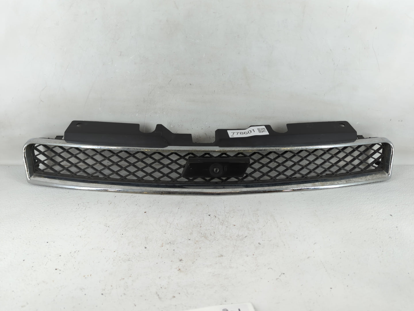 2000-2005 Chevrolet Impala Front Grille Bumper Not Included - Oemusedautoparts1.com