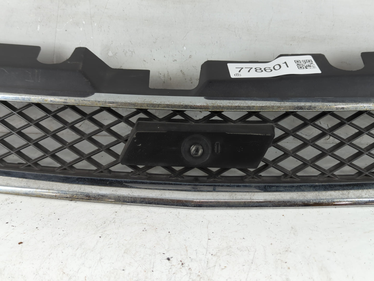 2000-2005 Chevrolet Impala Front Grille Bumper Not Included - Oemusedautoparts1.com