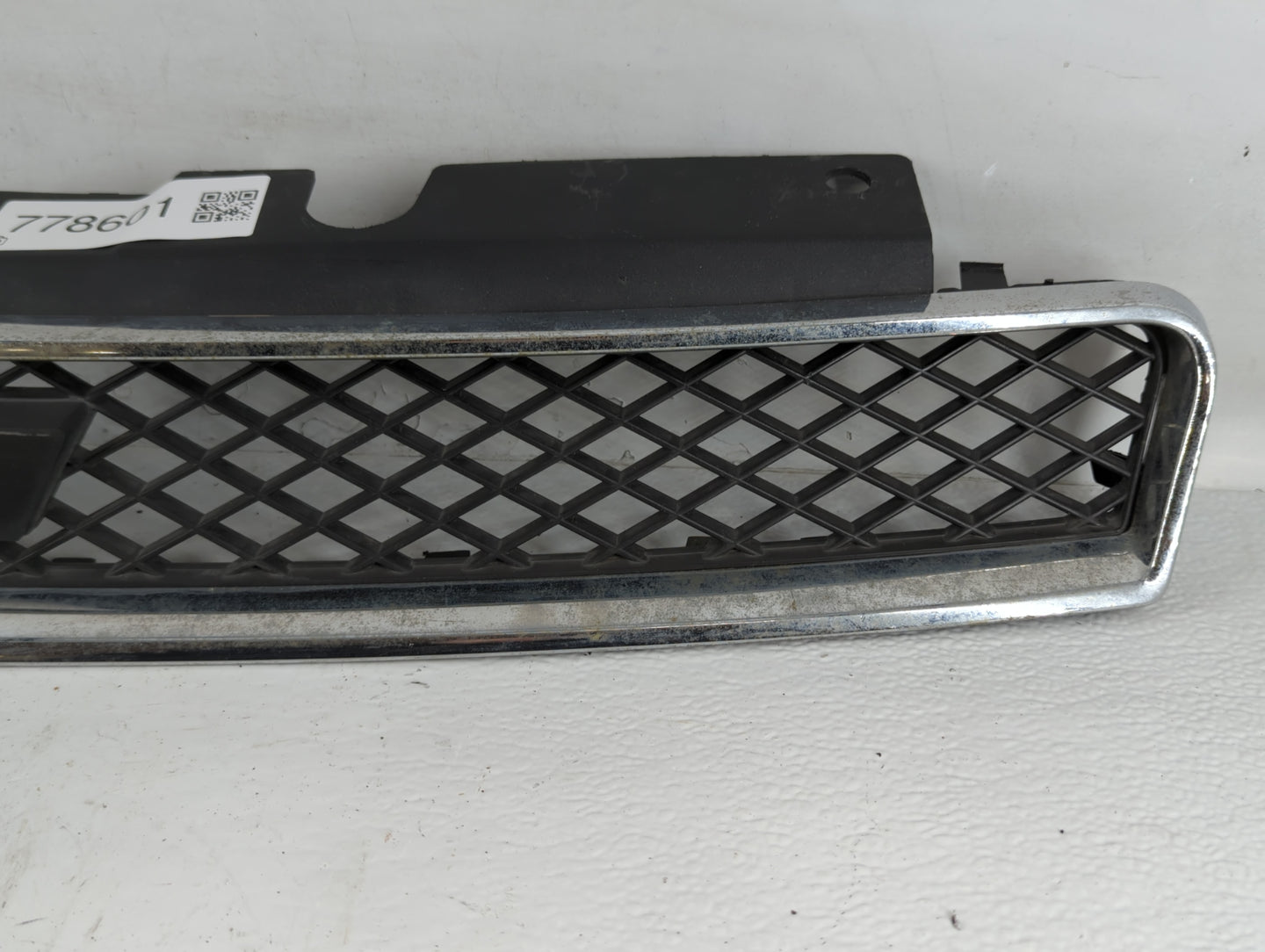 2000-2005 Chevrolet Impala Front Grille Bumper Not Included - Oemusedautoparts1.com