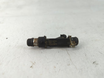 compare product 2002 Chevrolet Impala Fuel Injectors P/N:25323971 Fits OEM Used Auto Parts