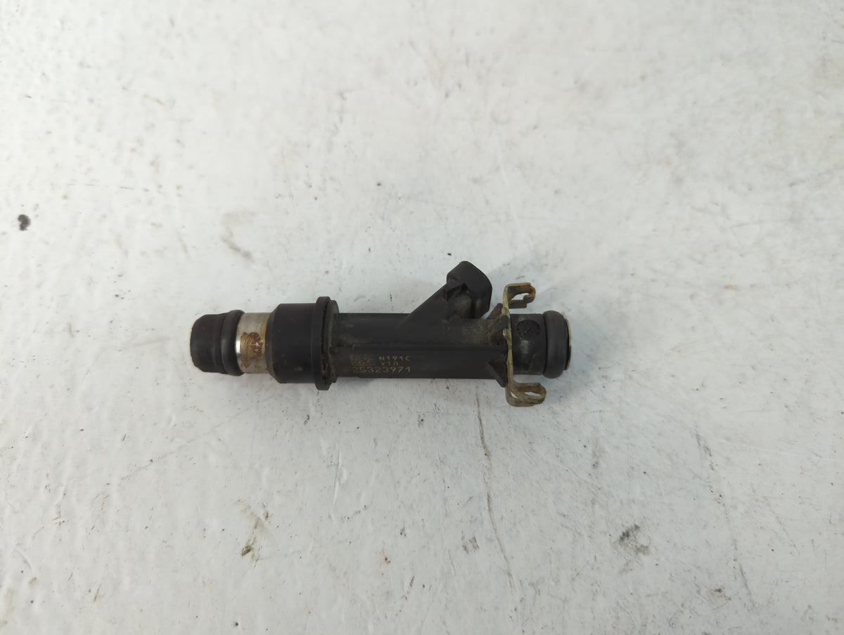 2002 Chevrolet Impala Fuel Injectors P/N:25323971 Fits OEM Used Auto Parts - Oemusedautoparts1.com