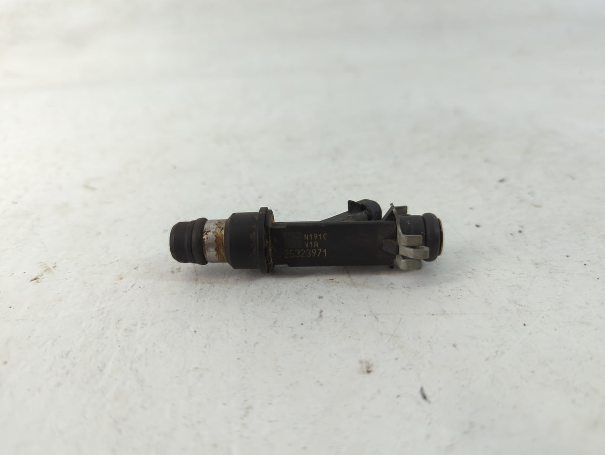 2002 Chevrolet Impala Fuel Injectors P/N:25323971 Fits OEM Used Auto Parts - Oemusedautoparts1.com