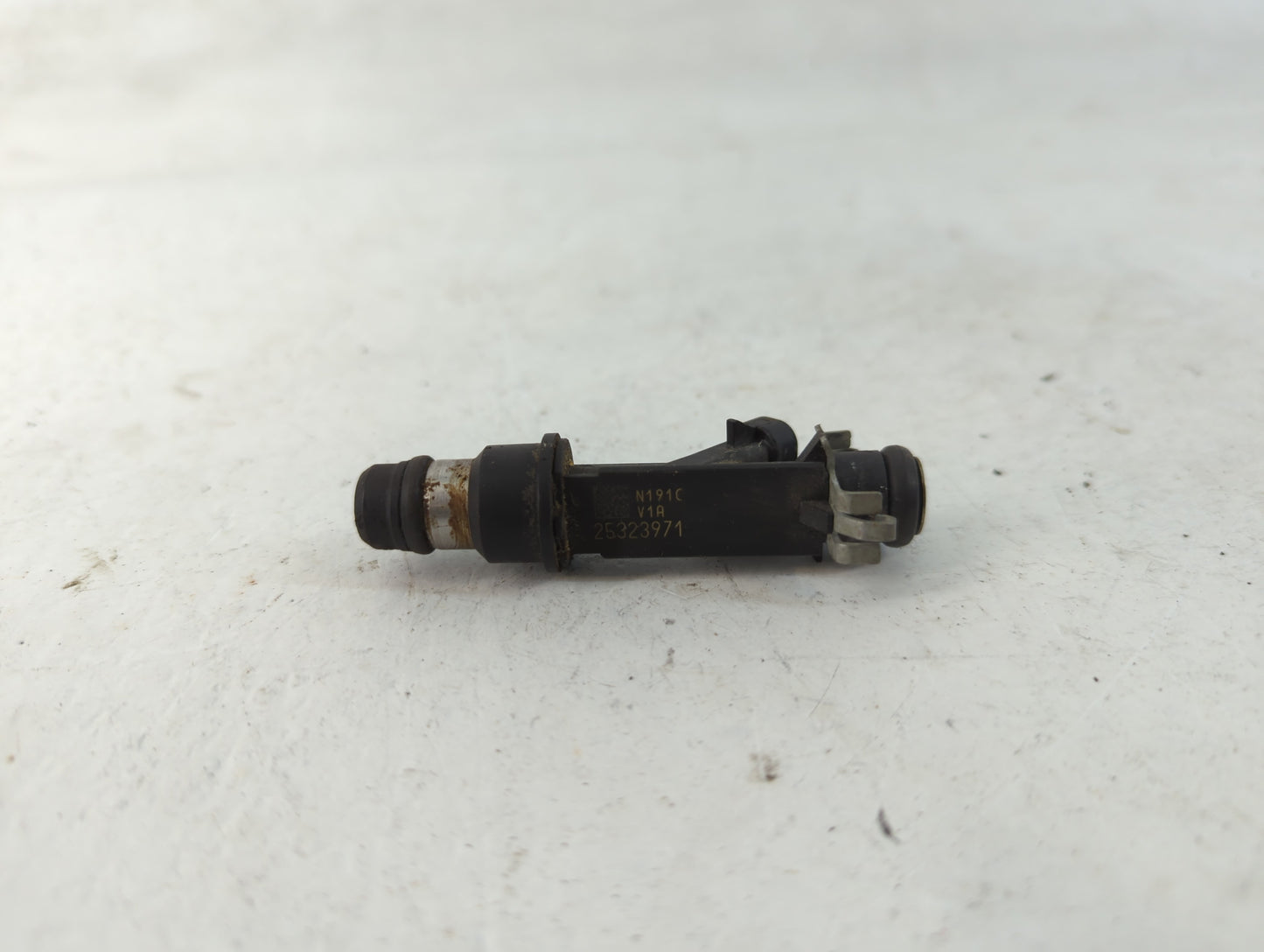 2002 Chevrolet Impala Fuel Injectors P/N:25323971 Fits OEM Used Auto Parts - Oemusedautoparts1.com