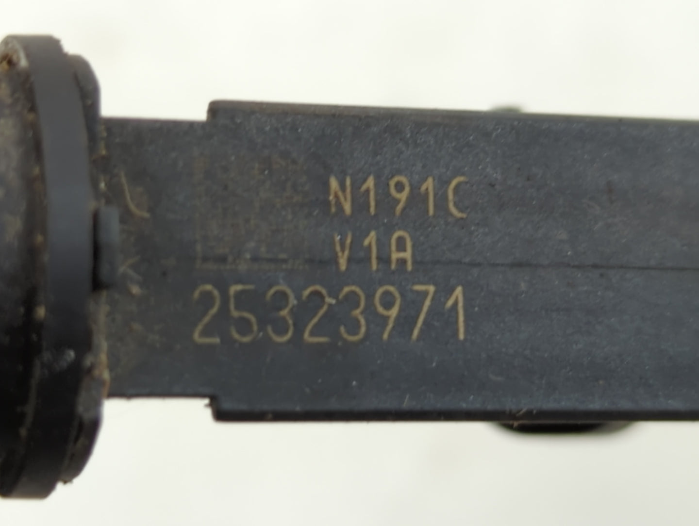 2002 Chevrolet Impala Fuel Injectors P/N:25323971 Fits OEM Used Auto Parts - Oemusedautoparts1.com