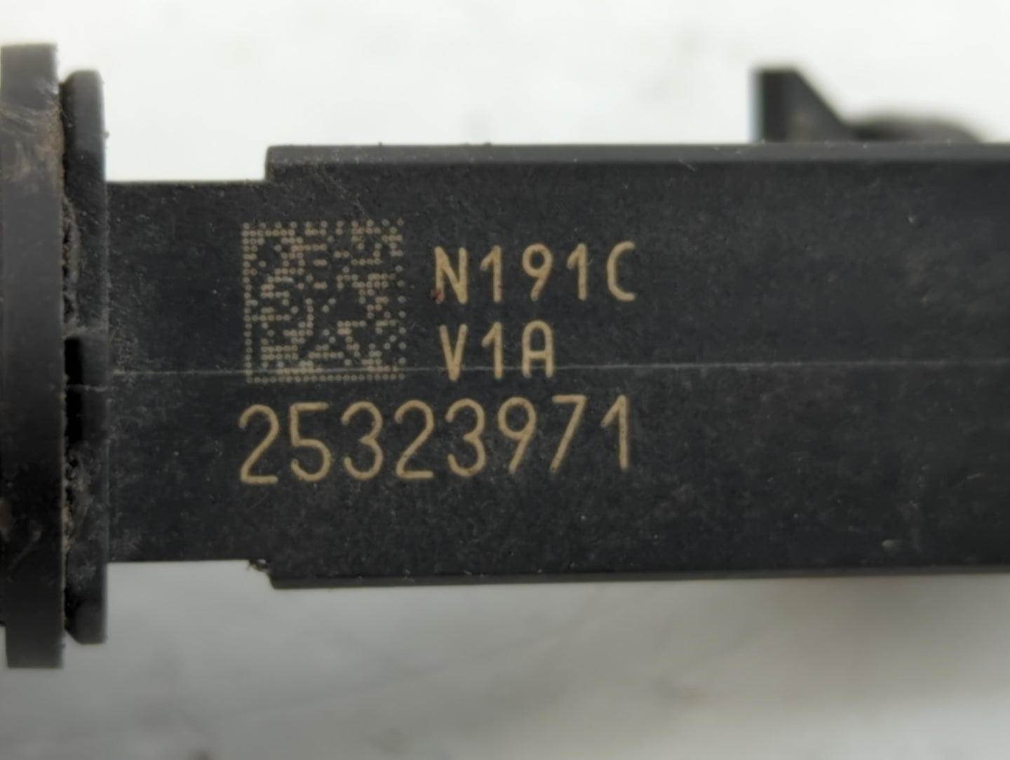 2002 Chevrolet Impala Fuel Injectors P/N:25323971 Fits OEM Used Auto Parts - Oemusedautoparts1.com