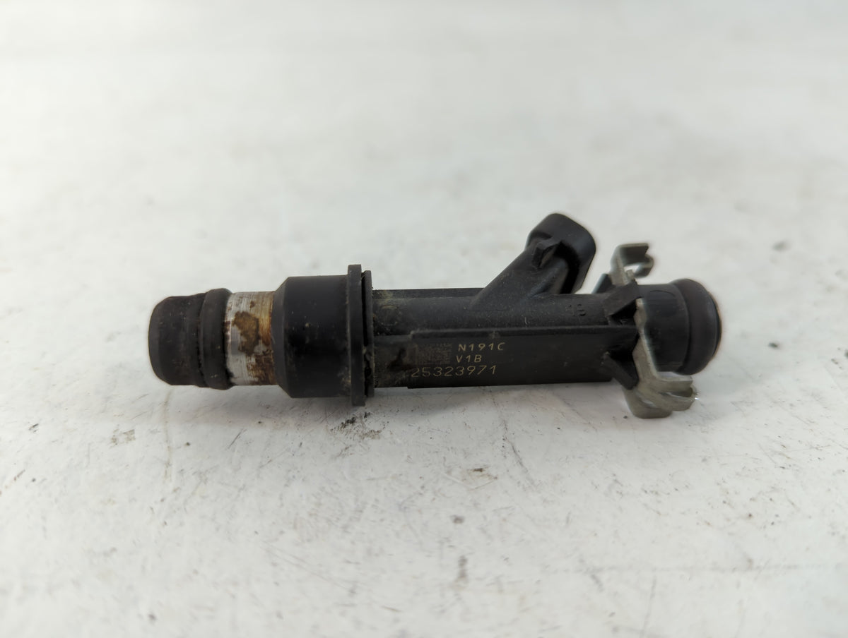 2002 Chevrolet Impala Fuel Injectors P/N:25323971 Fits OEM Used Auto Parts - Oemusedautoparts1.com