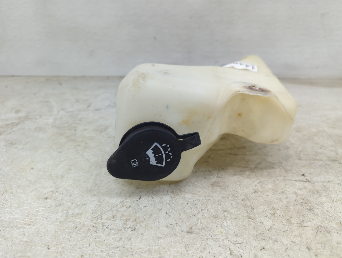 1995-2004 Chevrolet S10 Windshield Washer Fluid Reservoir Bottle Oem - Oemusedautoparts1.com