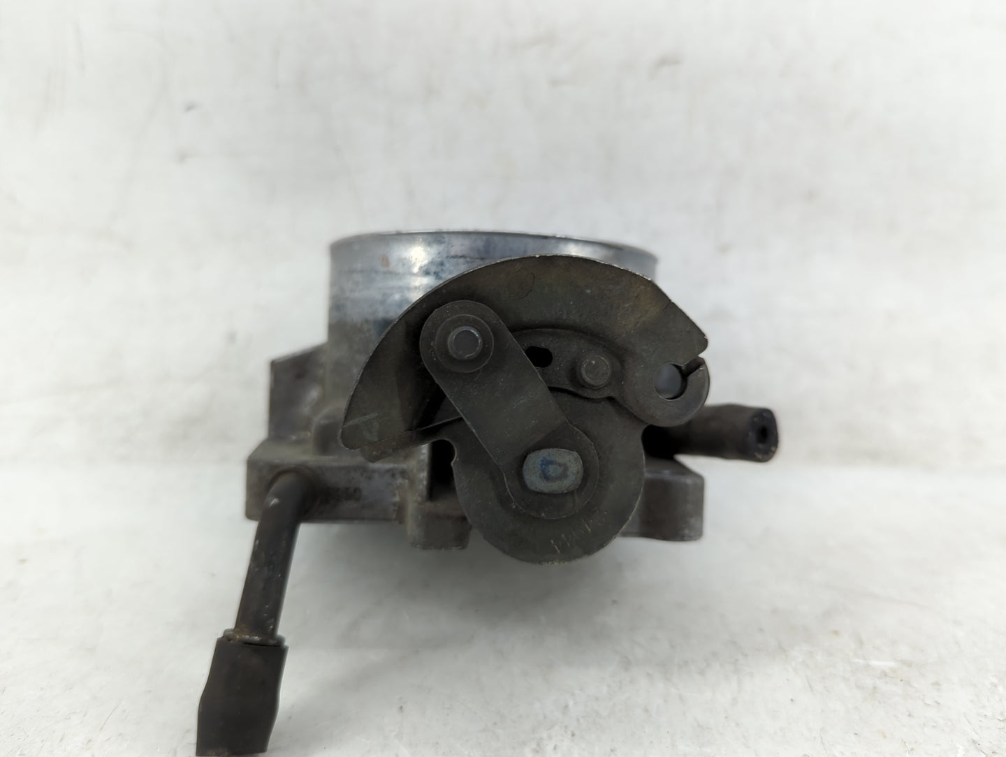 2000-2002 Chevrolet Silverado 1500 Throttle Body Fits Fits 2000 2001 2002 OEM Used Auto Parts - Oemusedautoparts1.com
