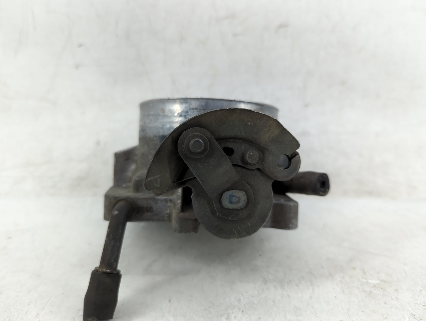 2000-2002 Chevrolet Silverado 1500 Throttle Body Fits Fits 2000 2001 2002 OEM Used Auto Parts - Oemusedautoparts1.com