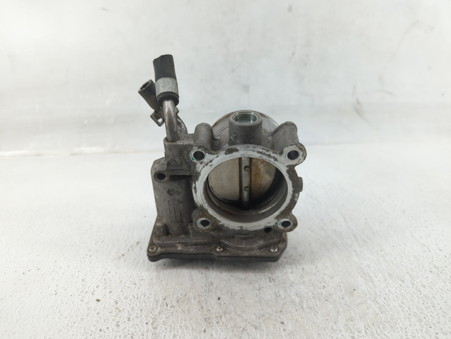 2000-2002 Chevrolet Silverado 1500 Throttle Body P/N:35100-2E000 Fits Fits 2000 2001 2002 OEM Used Auto Parts - Oemusedautop