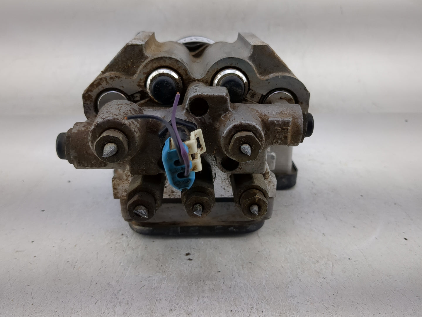 2001-2002 Chevrolet Silverado 3500 ABS Pump Control Module Replacement P/N:12765501 610728 Fits Fits 2001 2002 OEM Used Auto
