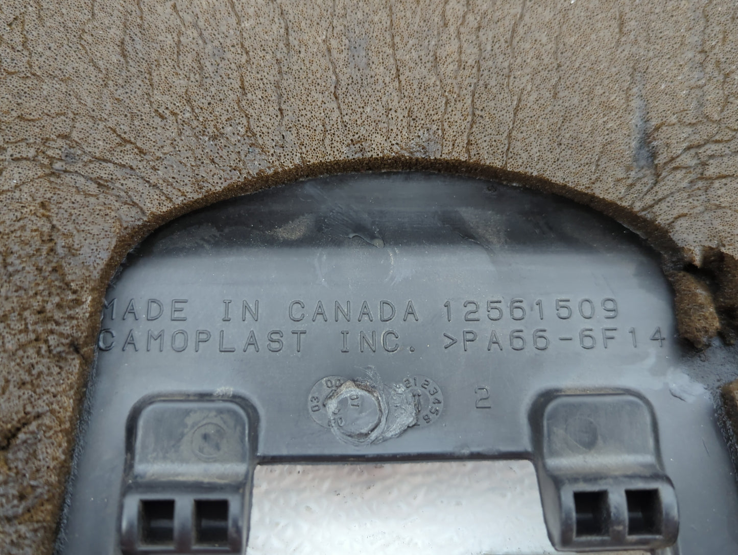 2002 Chevrolet Suburban Engine Cover - Oemusedautoparts1.com