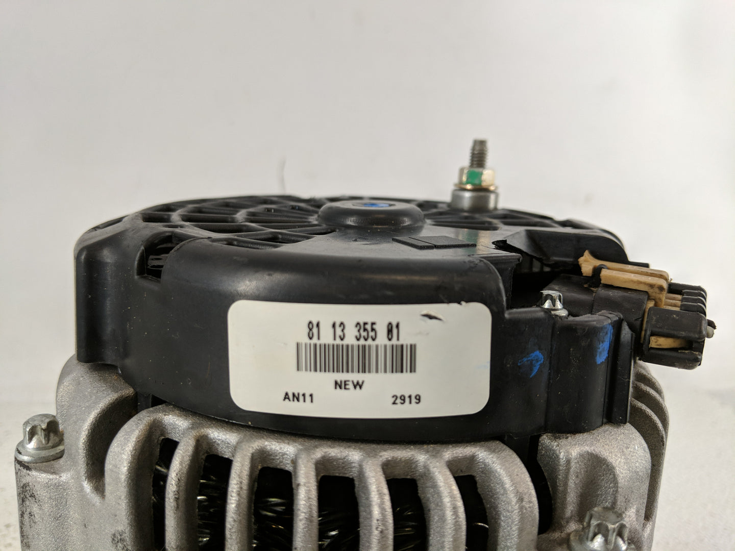 2000-2002 Chevrolet Suburban 1500 Alternator Replacement Generator Charging Assembly Engine OEM Fits Fits 1999 2000 2001 200