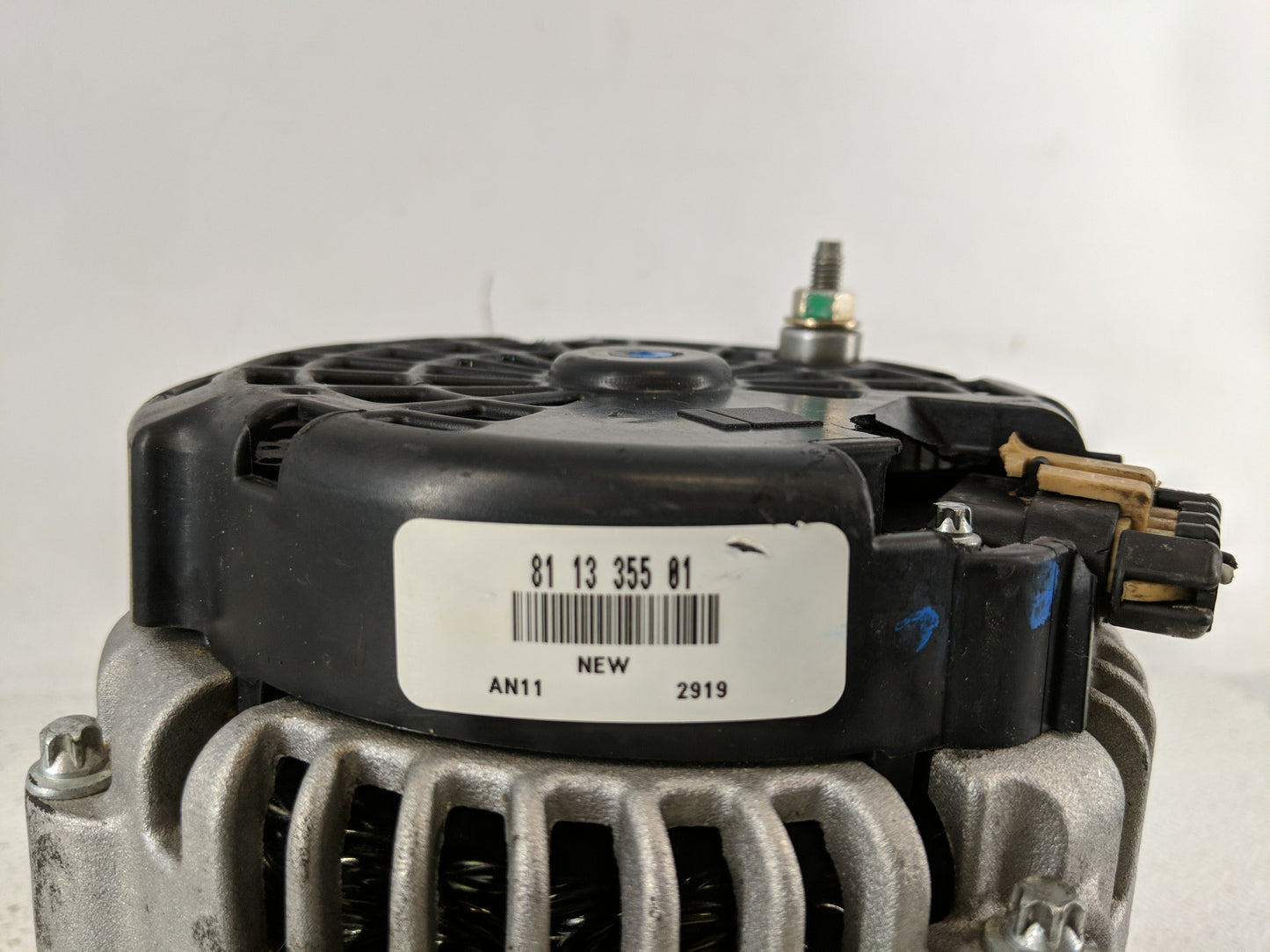 2000-2002 Chevrolet Suburban 1500 Alternator Replacement Generator Charging Assembly Engine OEM Fits Fits 1999 2000 2001 200