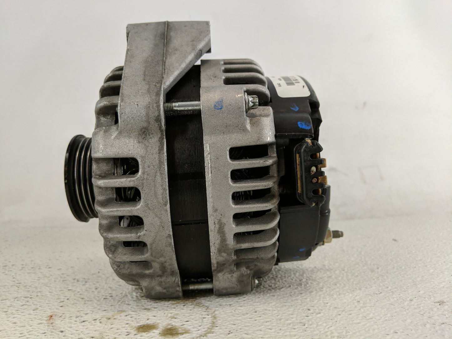 2000-2002 Chevrolet Suburban 1500 Alternator Replacement Generator Charging Assembly Engine OEM Fits Fits 1999 2000 2001 200