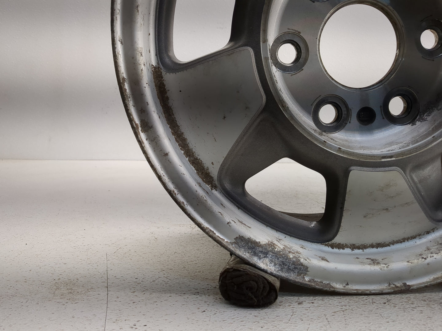 2000-2003 Chevrolet Suburban 1500 Oem Wheel Rim - Oemusedautoparts1.com