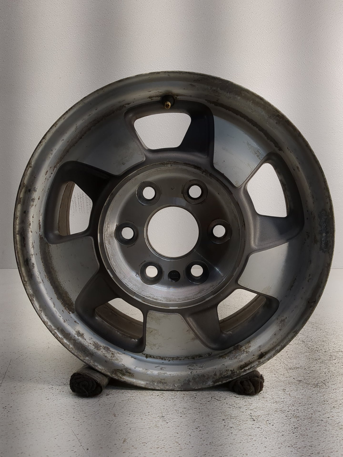 2000-2003 Chevrolet Suburban 1500 Oem Wheel Rim - Oemusedautoparts1.com