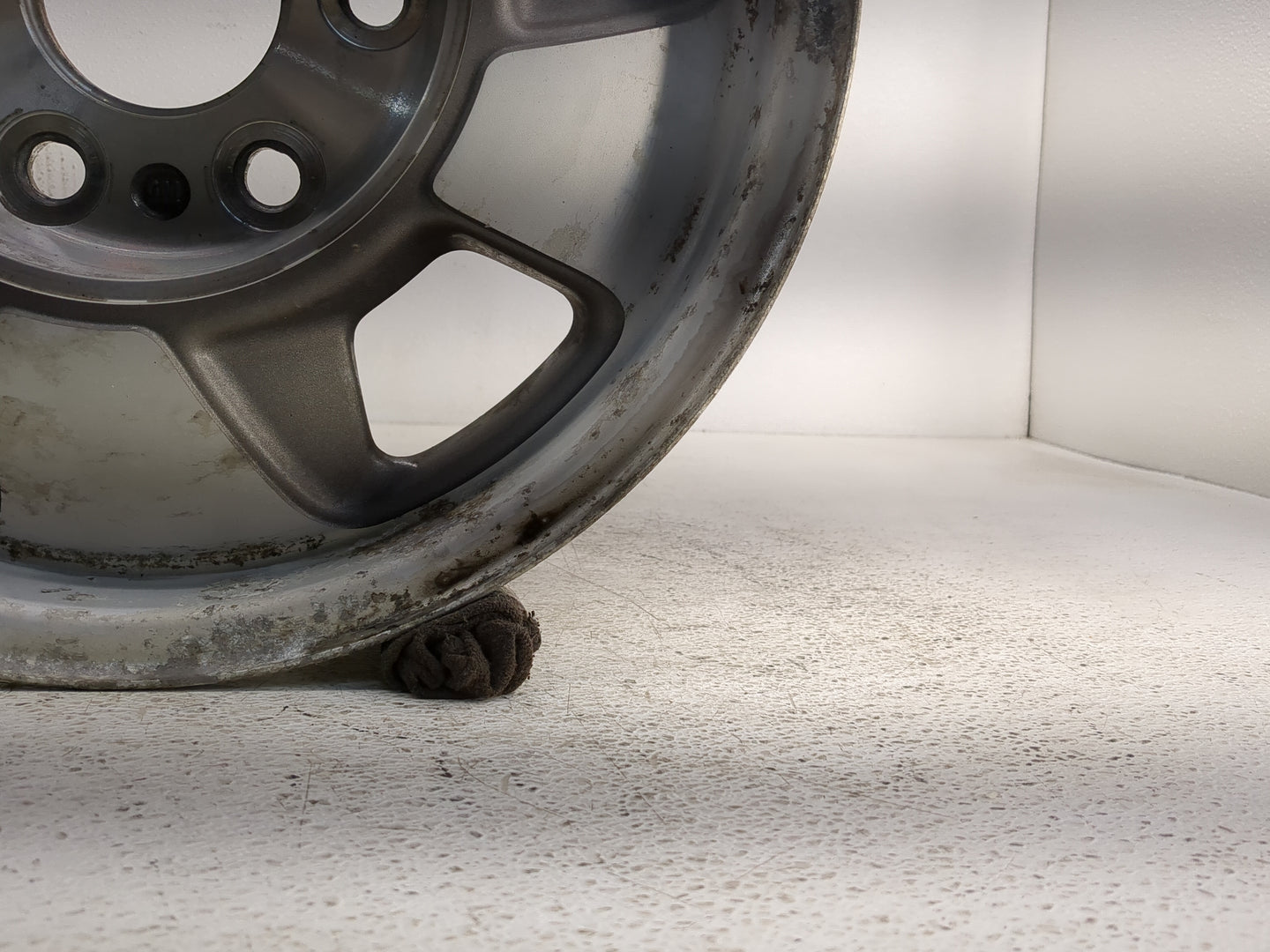 2000-2003 Chevrolet Suburban 1500 Oem Wheel Rim - Oemusedautoparts1.com