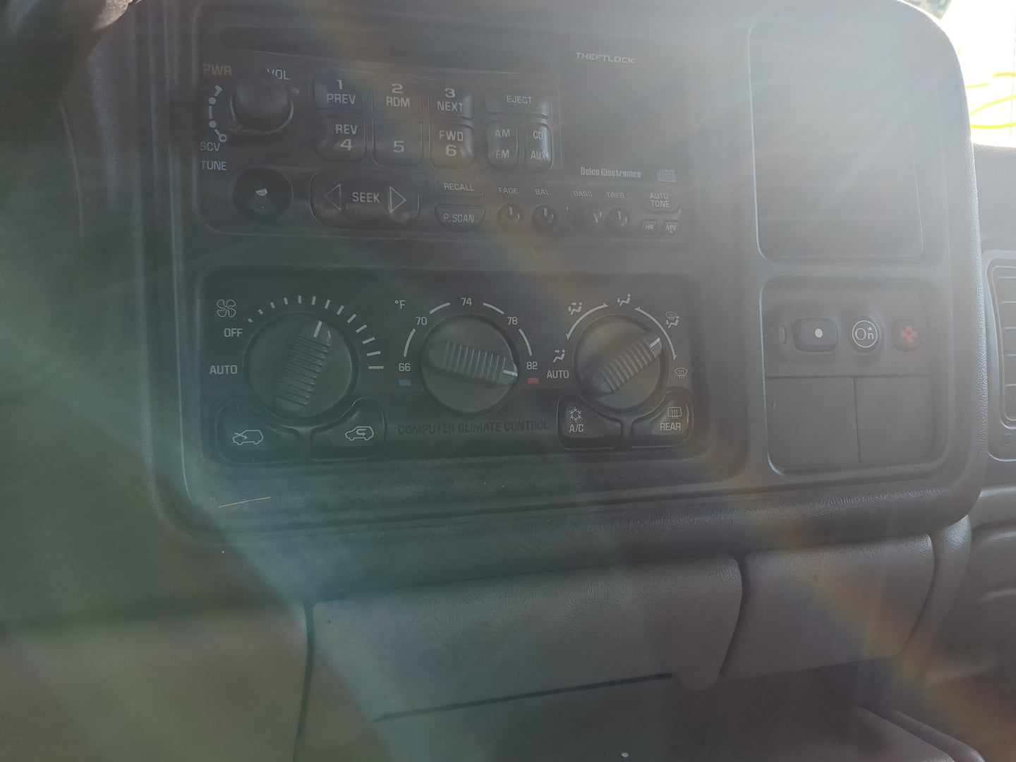 2000-2002 Chevrolet Suburban 1500 Climate Control Module Temperature AC/Heater Replacement Fits Fits 2000 2001 2002 OEM Used