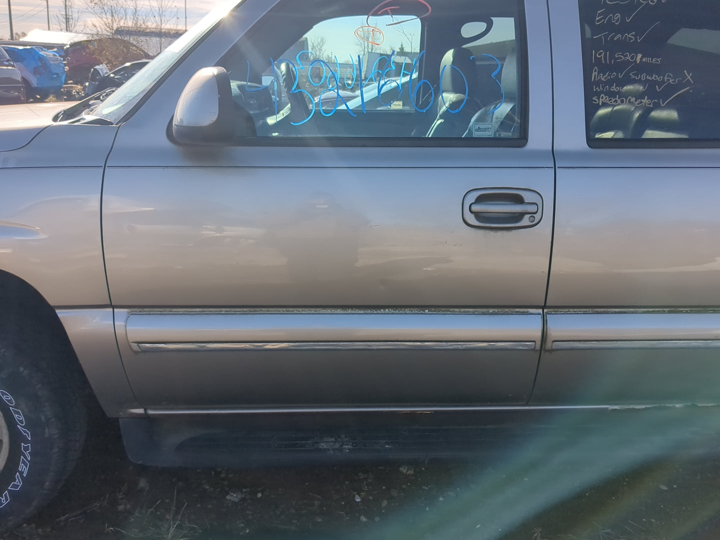 2000-2006 Chevrolet Suburban 1500 Driver Front Door Oem - Oemusedautoparts1.com