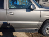 2000-2006 Chevrolet Suburban 1500 Passenger Front Door Oem 1232458 - Oemusedautoparts1.com