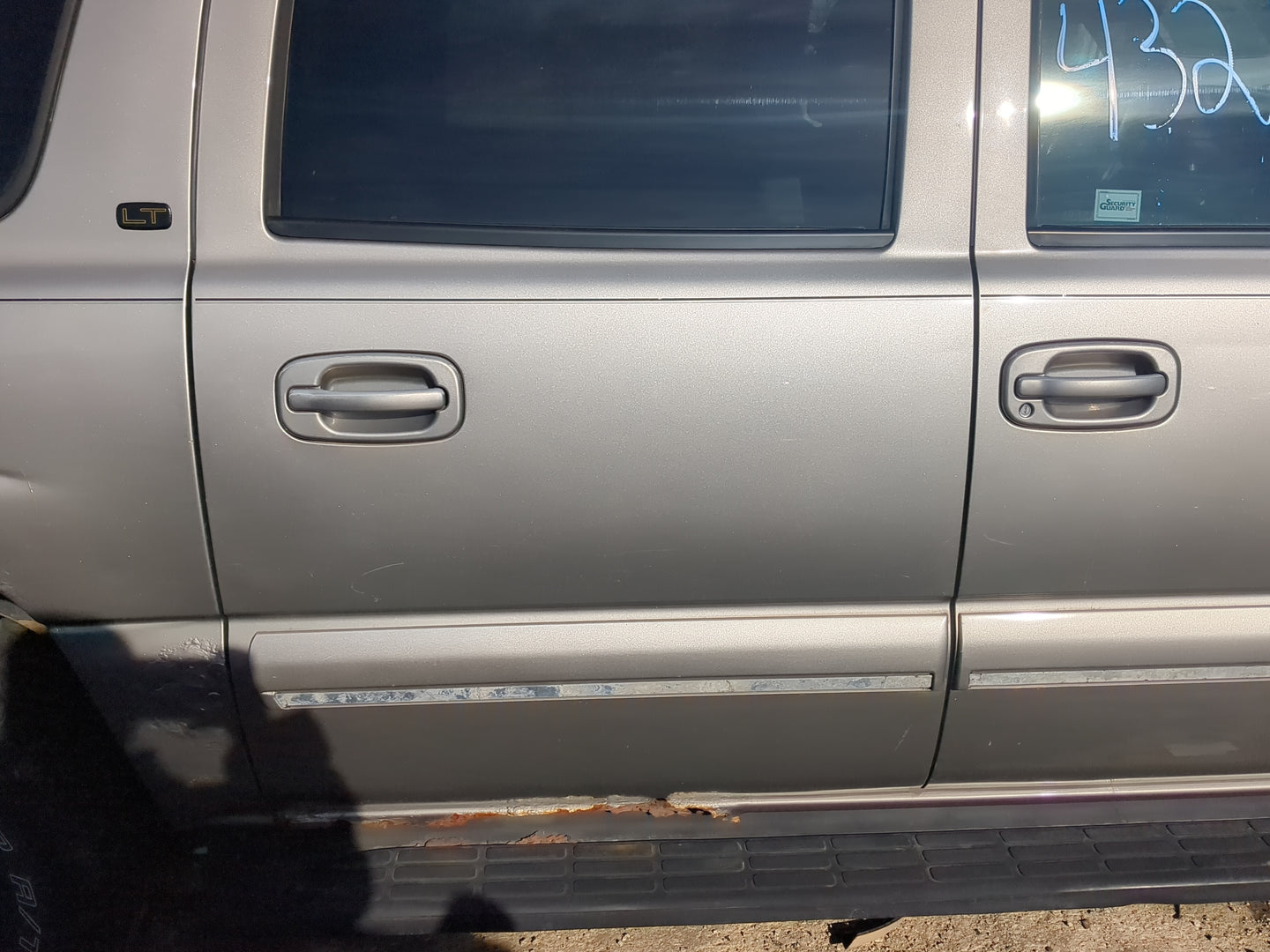 2000-2006 Chevrolet Suburban 1500 Passenger Rear Door Oem 1232515 - Oemusedautoparts1.com