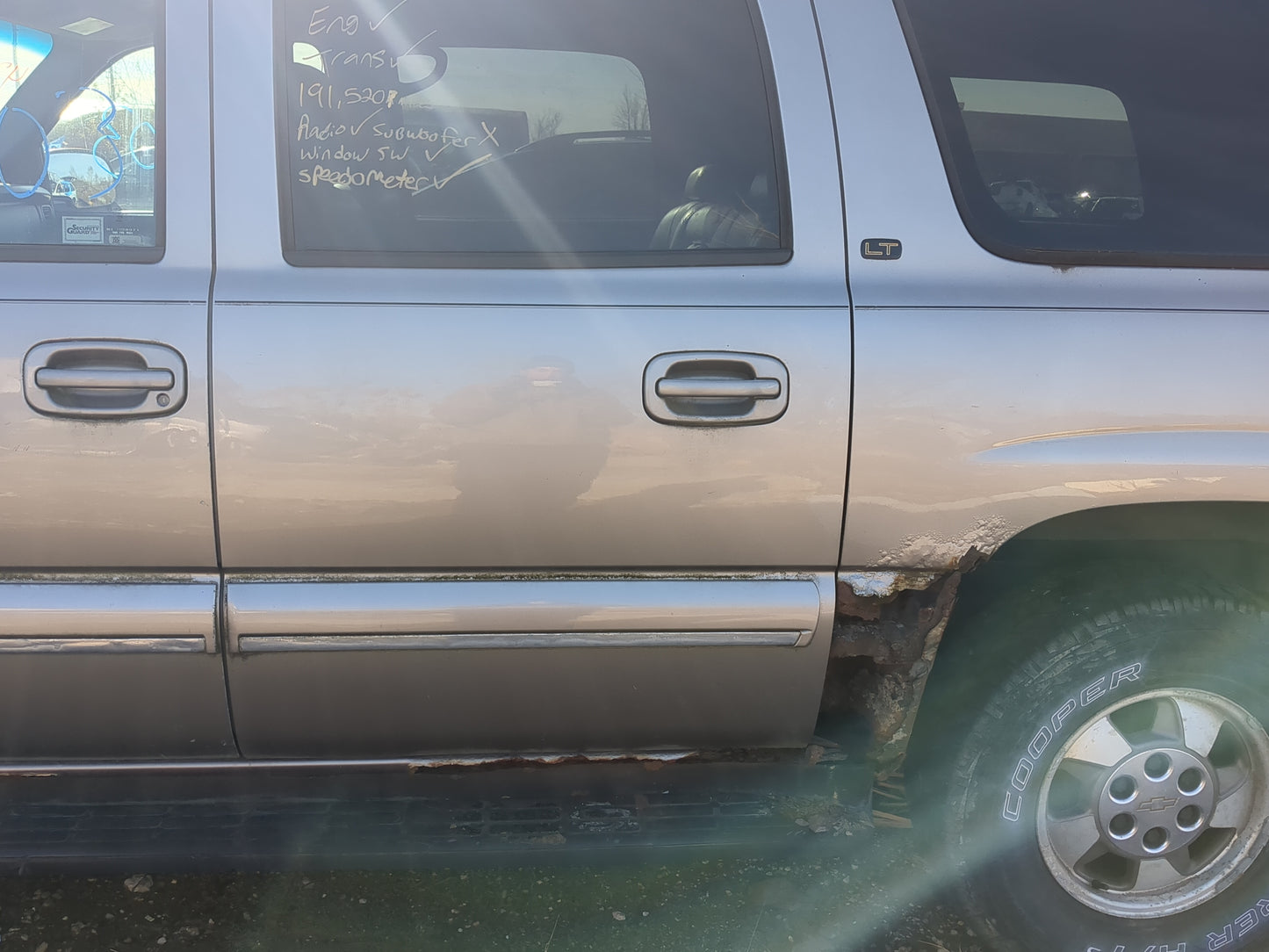 2000-2006 Chevrolet Suburban 1500 Driver Rear Door Oem - Oemusedautoparts1.com