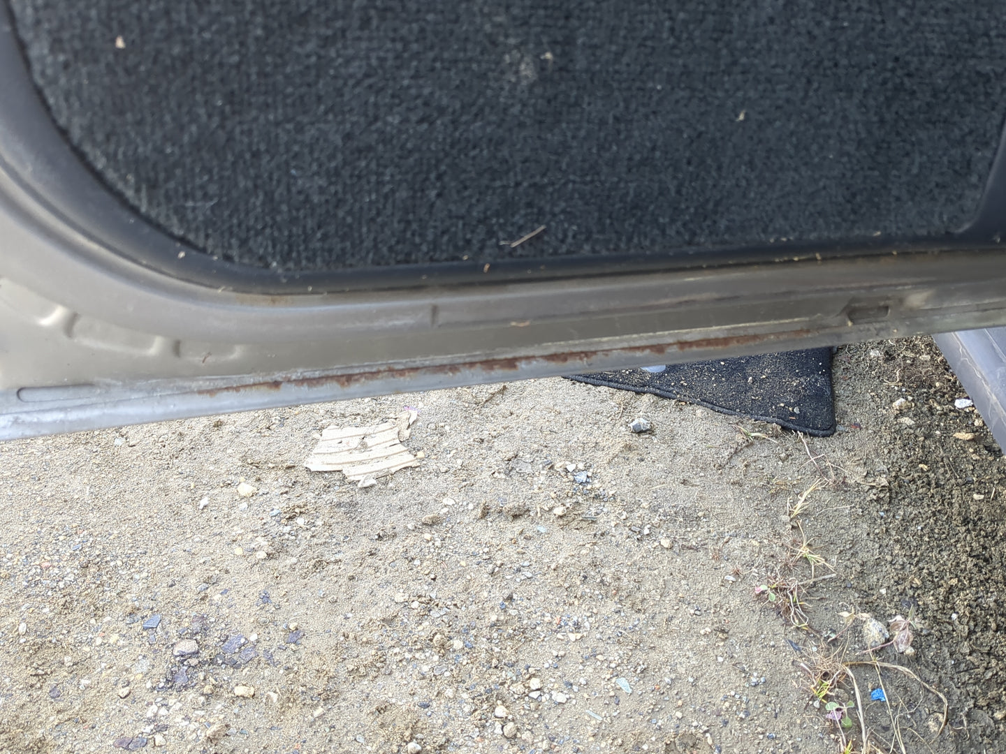 2000-2006 Chevrolet Suburban 1500 Driver Rear Door Oem - Oemusedautoparts1.com