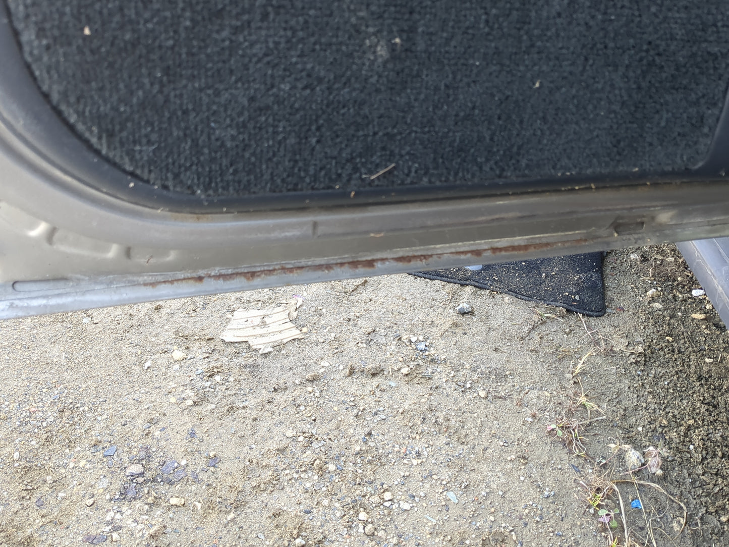 2000-2006 Chevrolet Suburban 1500 Driver Rear Door Oem - Oemusedautoparts1.com