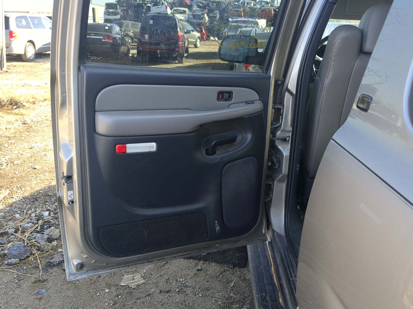 2000-2006 Chevrolet Suburban 1500 Driver Rear Door Oem - Oemusedautoparts1.com