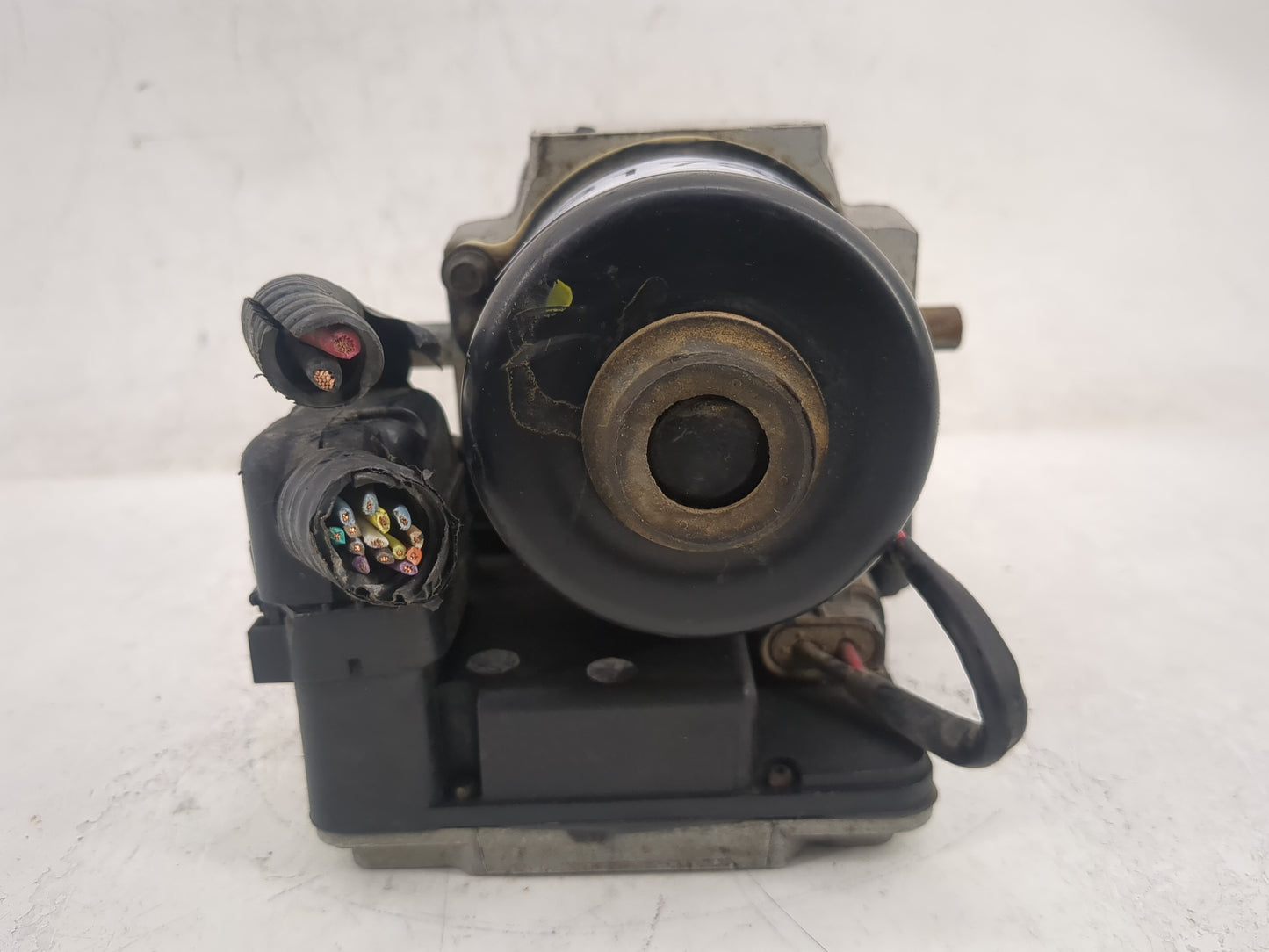 2000-2002 Chevrolet Suburban 1500 ABS Pump Control Module Replacement Fits Fits 2000 2001 2002 OEM Used Auto Parts - Oemused