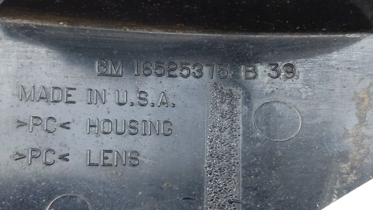 2000-2003 Chevrolet Suburban 1500 Tail Light Assembly Driver Left OEM P/N:15224279 16525375 Fits Fits 2000 2001 2002 2003 OE