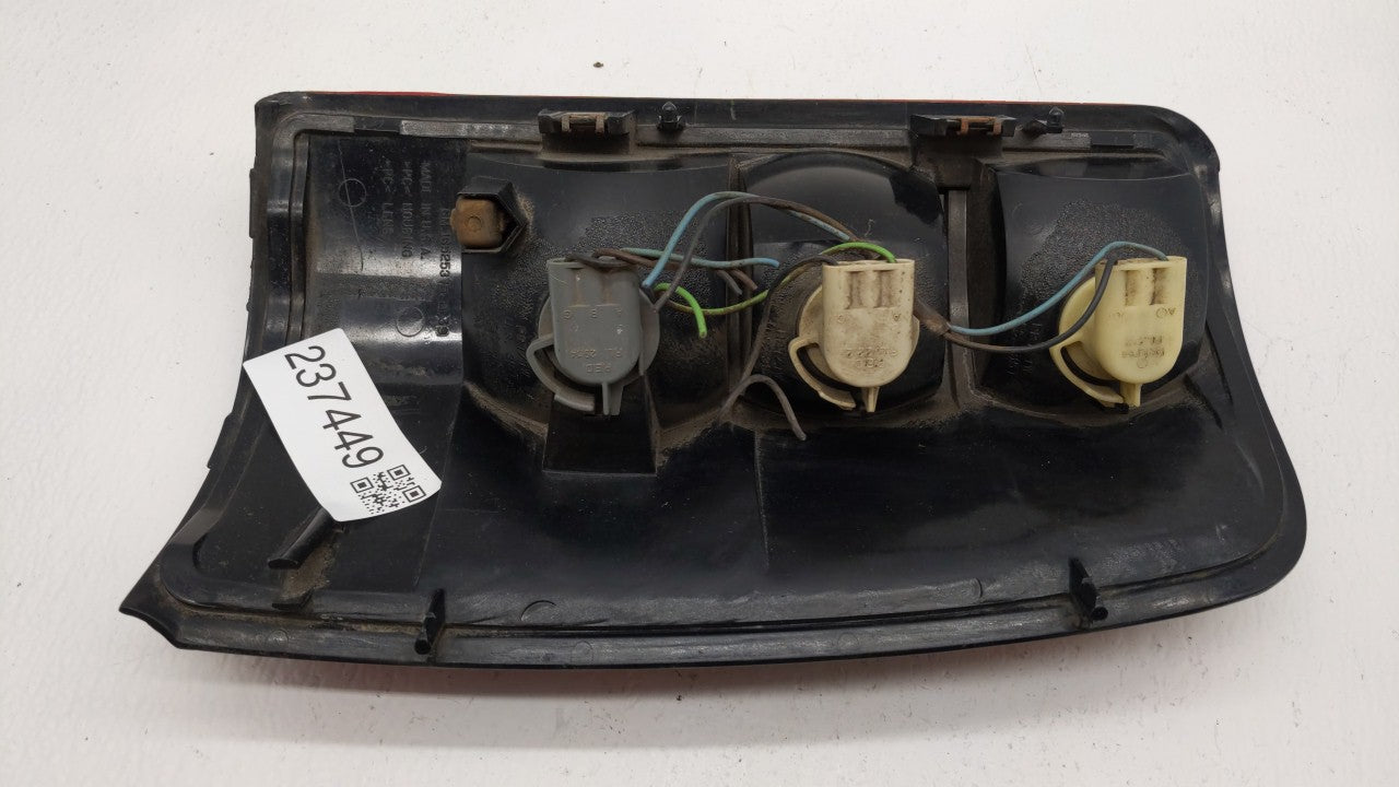 2000-2003 Chevrolet Suburban 1500 Tail Light Assembly Driver Left OEM P/N:15224279 16525375 Fits Fits 2000 2001 2002 2003 OE