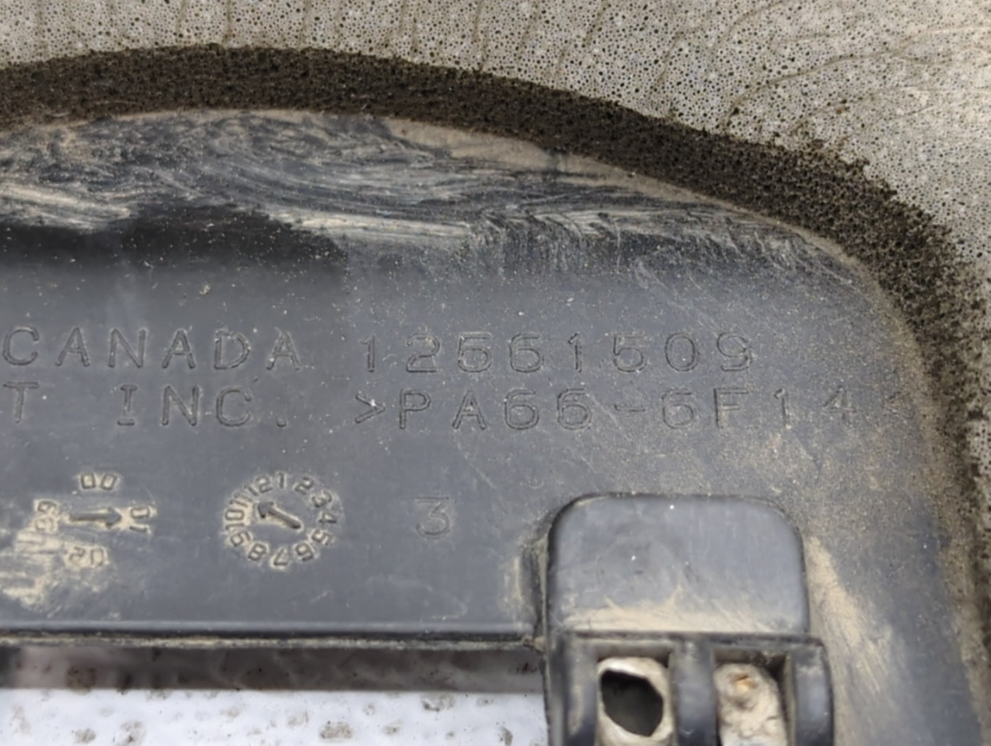 2002 Chevrolet Suburban 1500 Engine Cover - Oemusedautoparts1.com