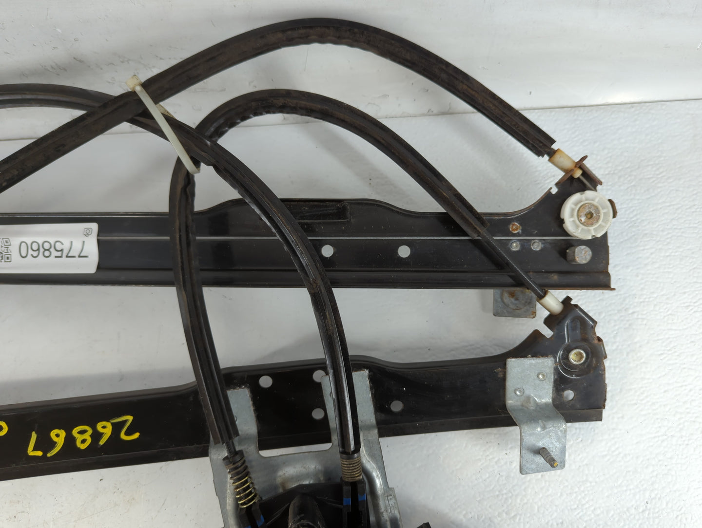 2000-2006 Chevrolet Suburban 1500 Driver Left Front Window Regulator - Oemusedautoparts1.com