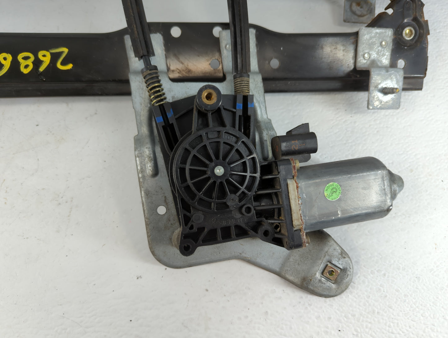 2000-2006 Chevrolet Suburban 1500 Driver Left Front Window Regulator - Oemusedautoparts1.com