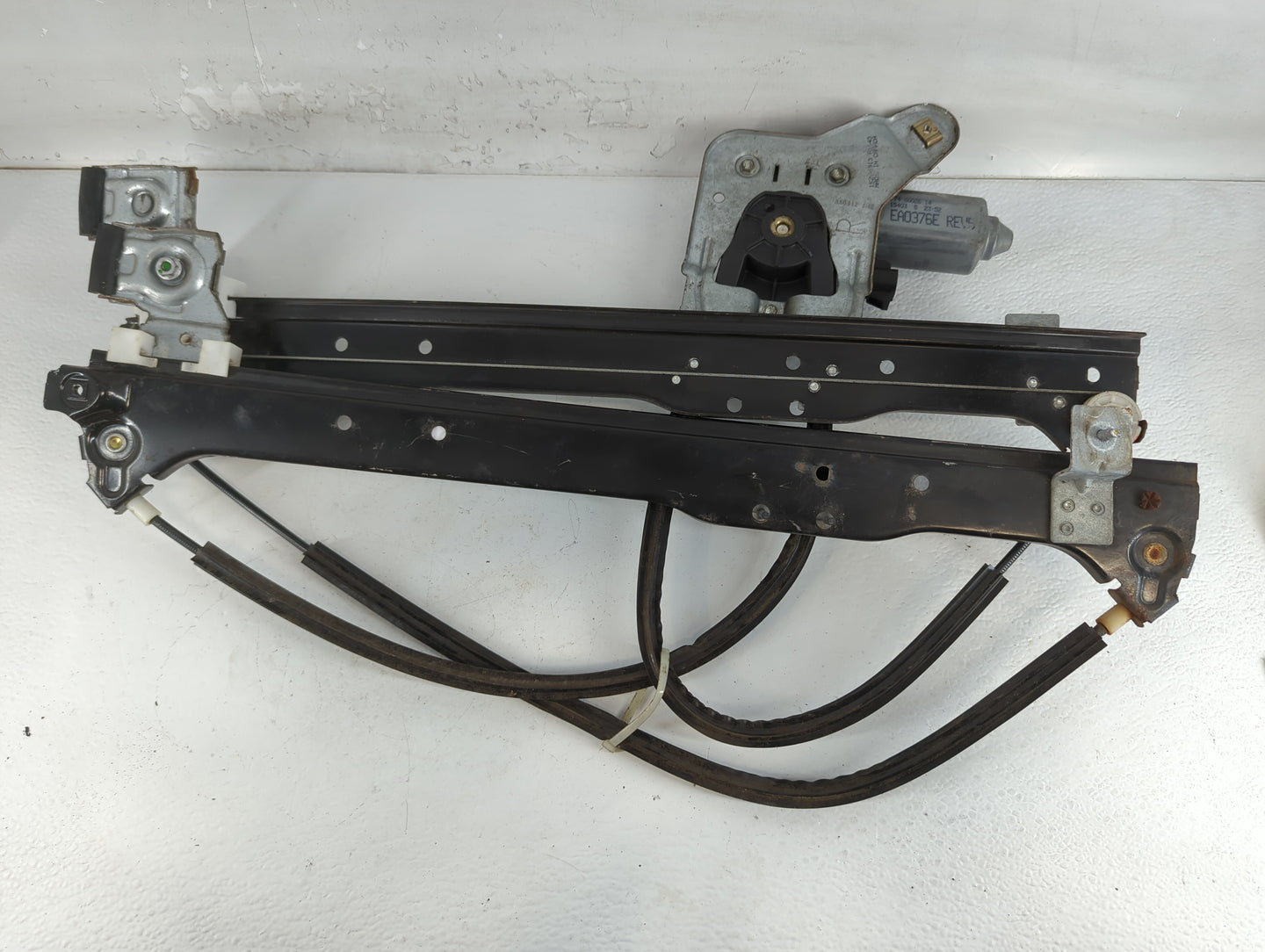 2000-2006 Chevrolet Suburban 1500 Driver Left Front Window Regulator - Oemusedautoparts1.com