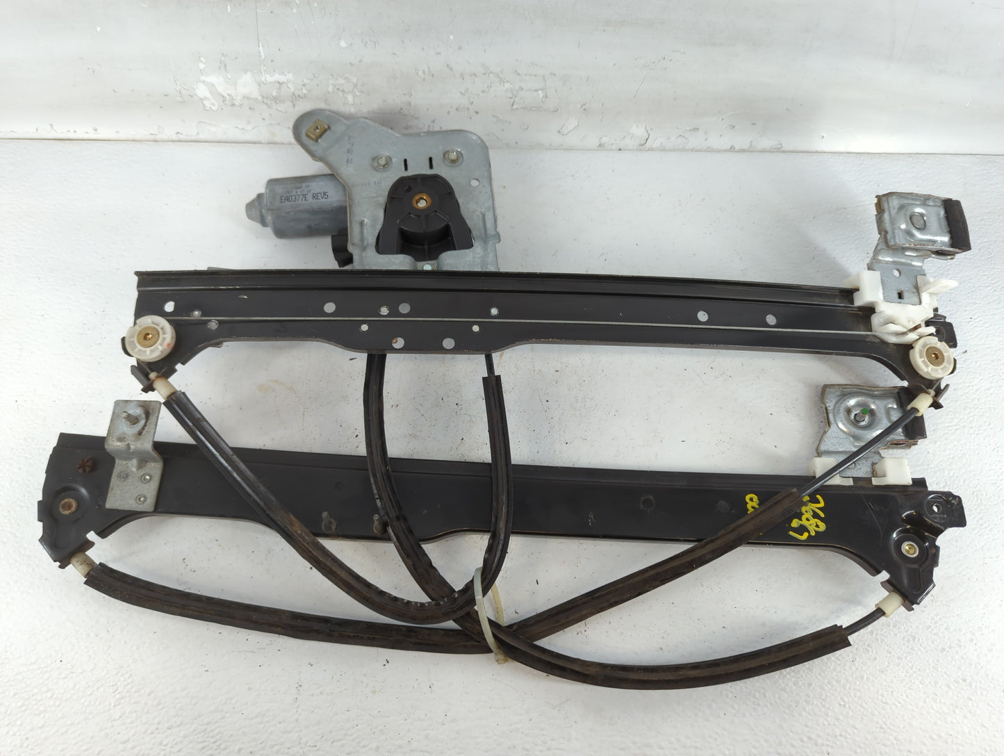 2000-2006 Chevrolet Suburban 1500 Window Regulator Passenger Front - Oemusedautoparts1.com