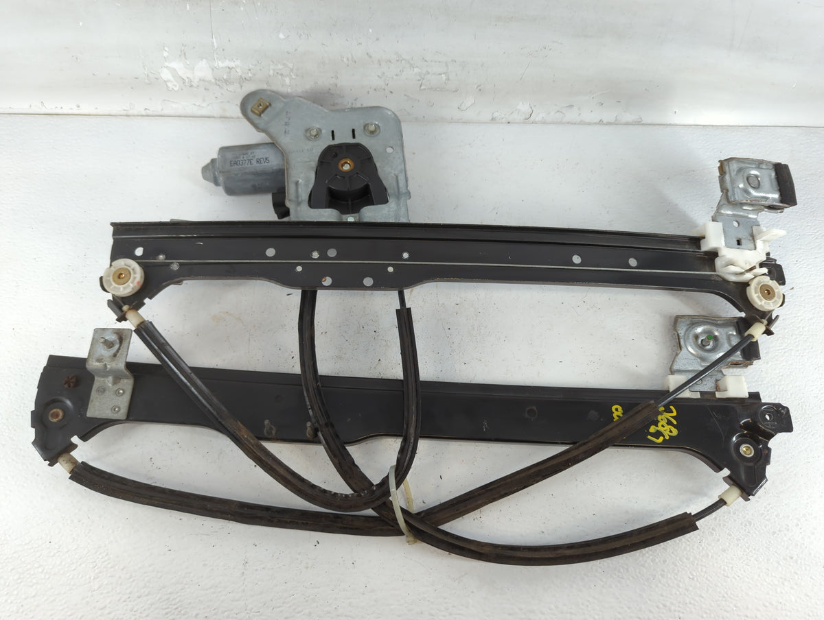 2000-2006 Chevrolet Suburban 1500 Used Window Regulator Passenger Front 775939 - Oemusedautoparts1.com