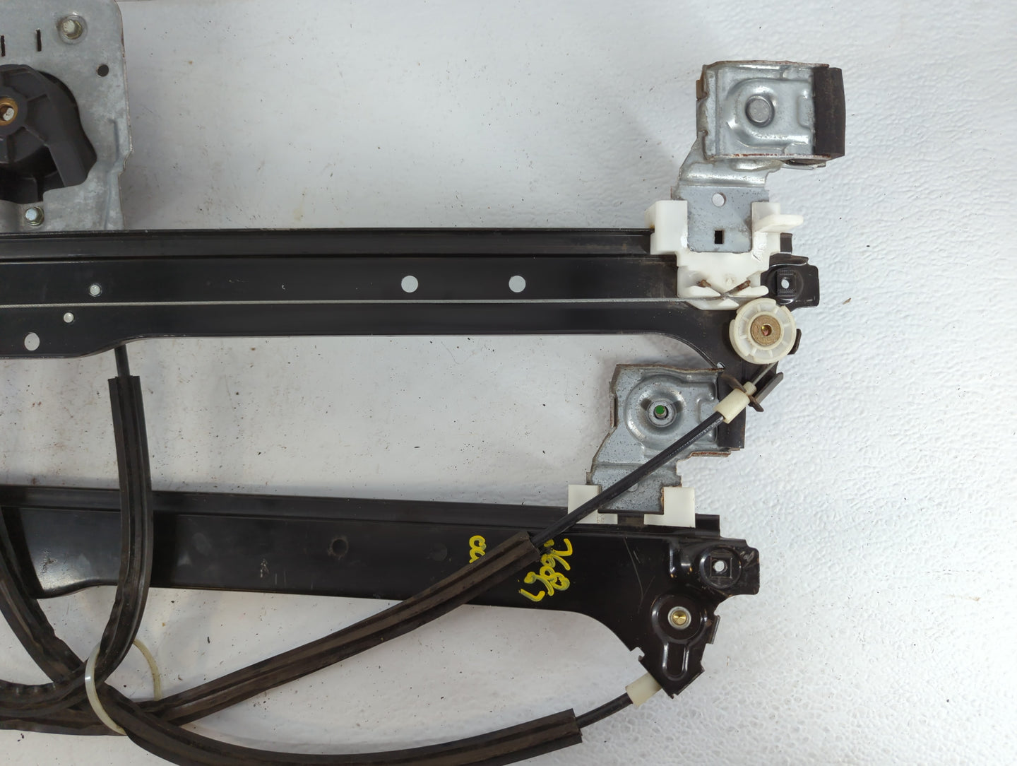 2000-2006 Chevrolet Suburban 1500 Window Regulator Passenger Front - Oemusedautoparts1.com