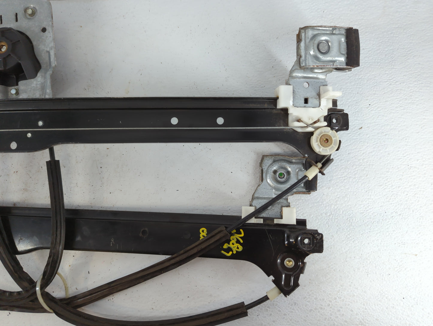 2000-2006 Chevrolet Suburban 1500 Window Regulator Passenger Front - Oemusedautoparts1.com
