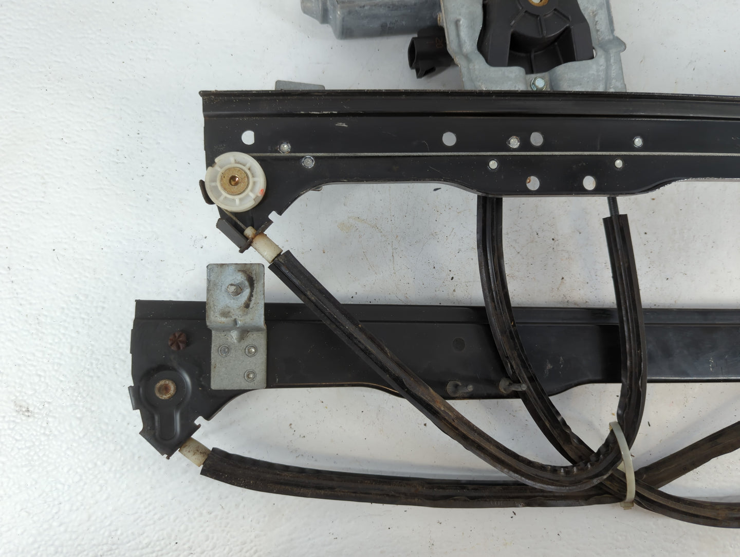2000-2006 Chevrolet Suburban 1500 Window Regulator Passenger Front - Oemusedautoparts1.com