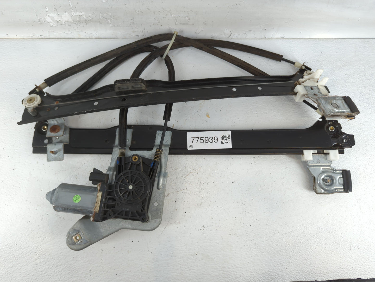 2000-2006 Chevrolet Suburban 1500 Window Regulator Passenger Front - Oemusedautoparts1.com