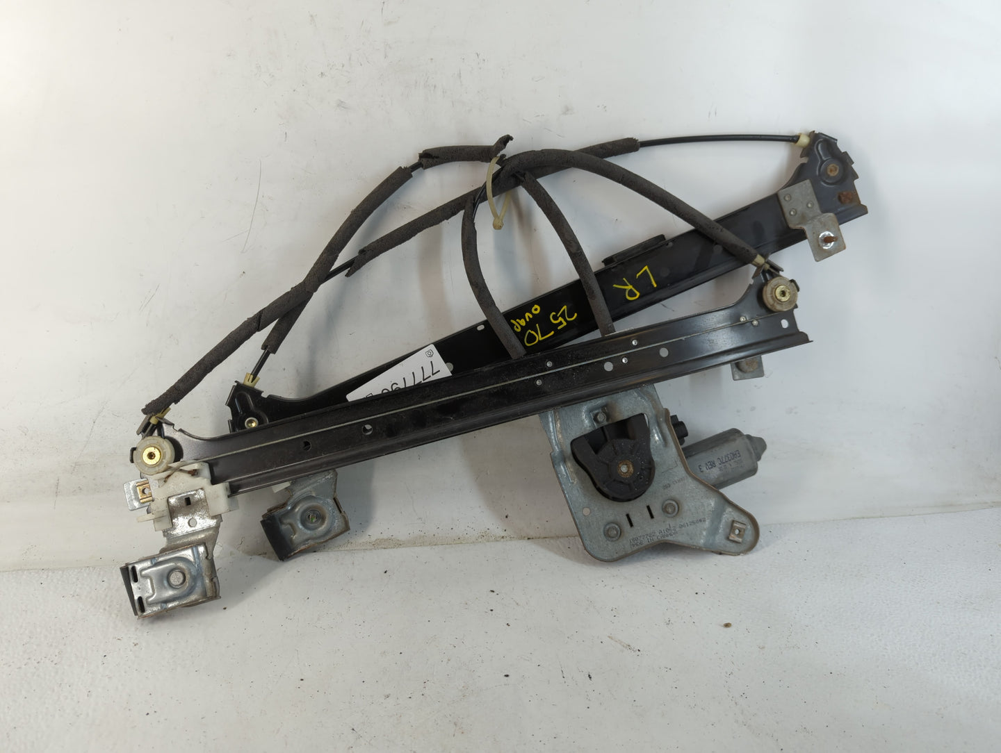 2000-2006 Chevrolet Suburban 1500 Window Regulator Passenger Front - Oemusedautoparts1.com