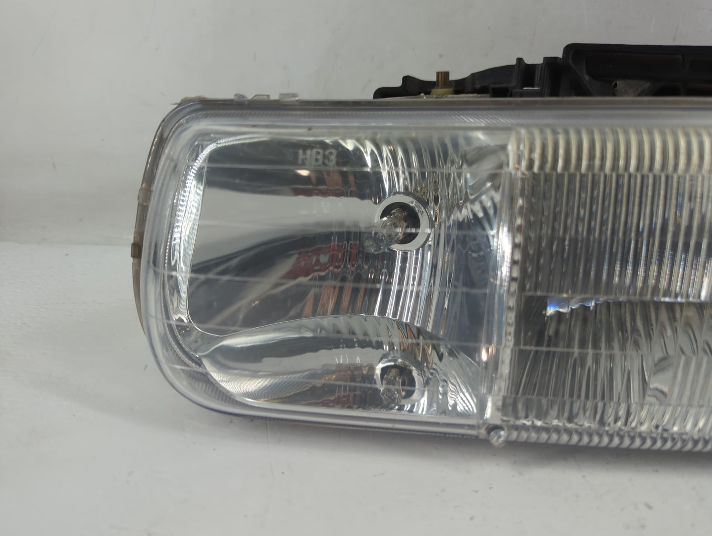 2000-2006 Chevrolet Tahoe Passenger Right Oem Head Light Headlight Lamp - Oemusedautoparts1.com
