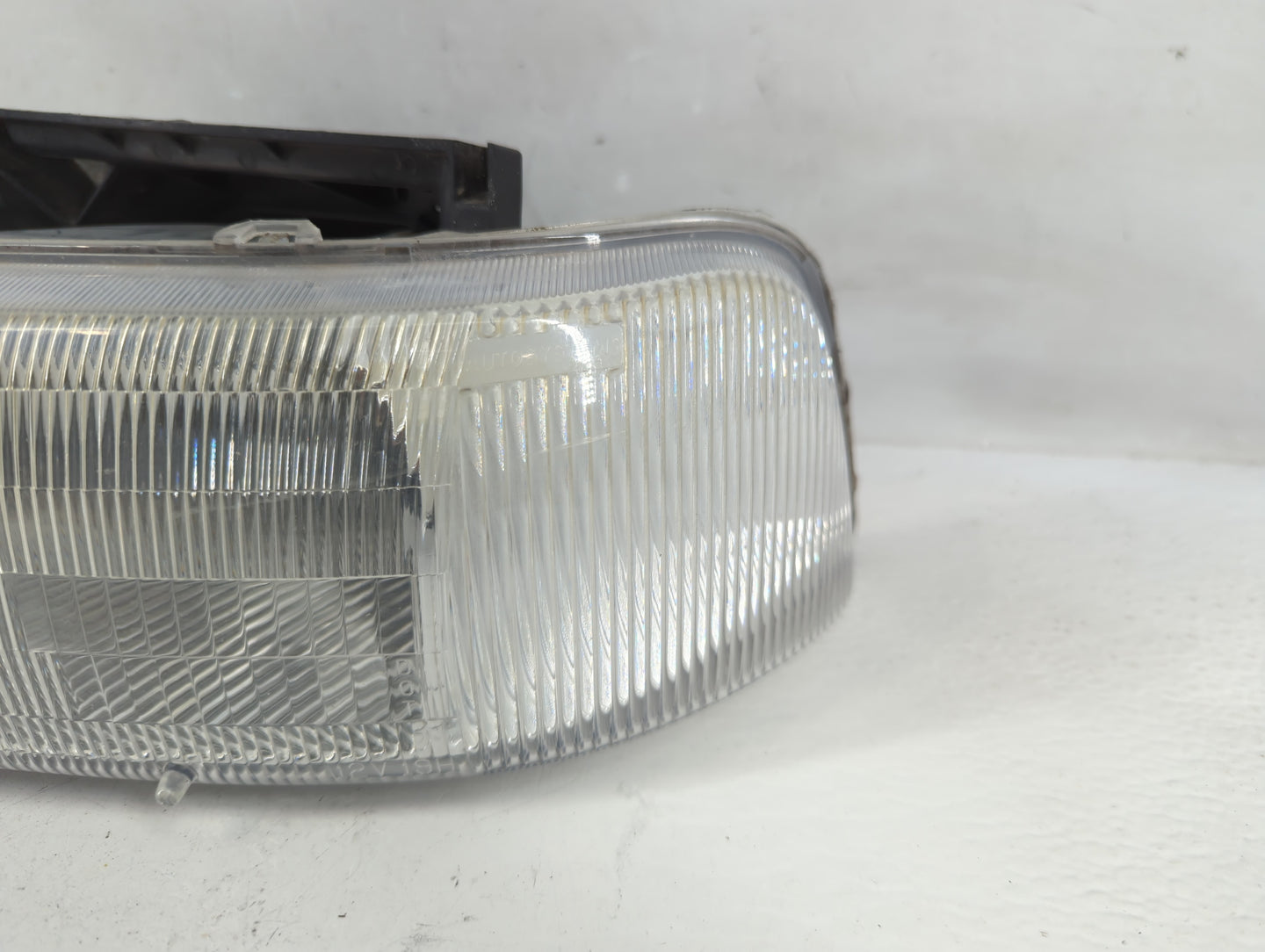 2000-2006 Chevrolet Tahoe Passenger Right Oem Head Light Headlight Lamp - Oemusedautoparts1.com