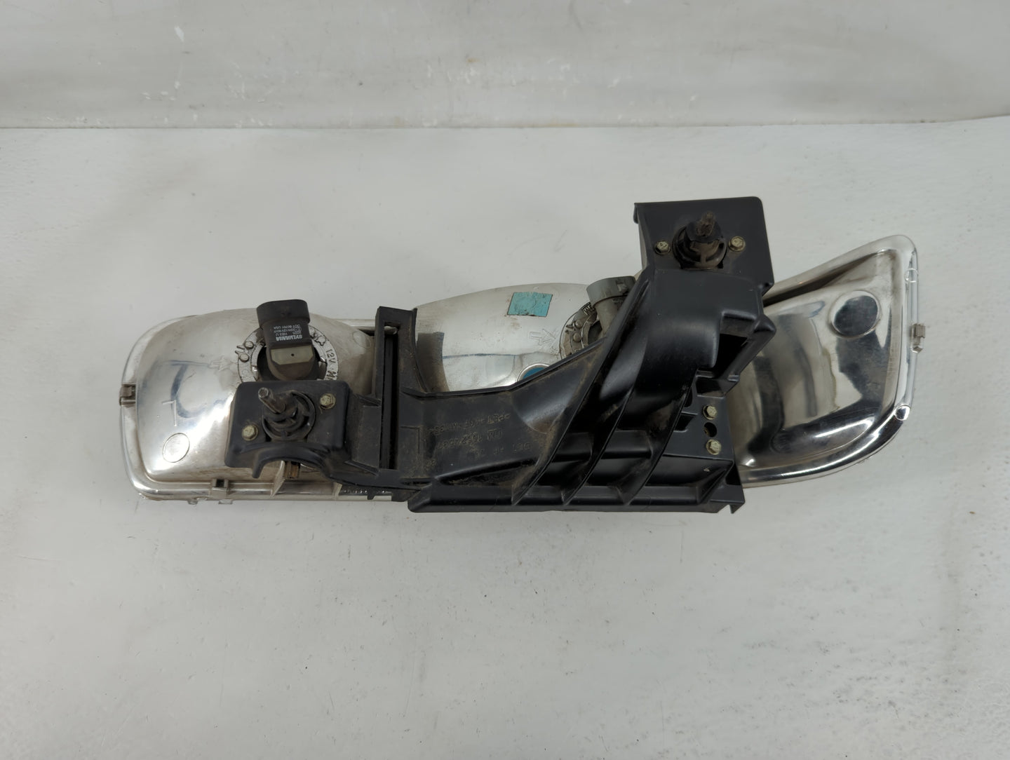2000-2006 Chevrolet Tahoe Passenger Right Oem Head Light Headlight Lamp - Oemusedautoparts1.com