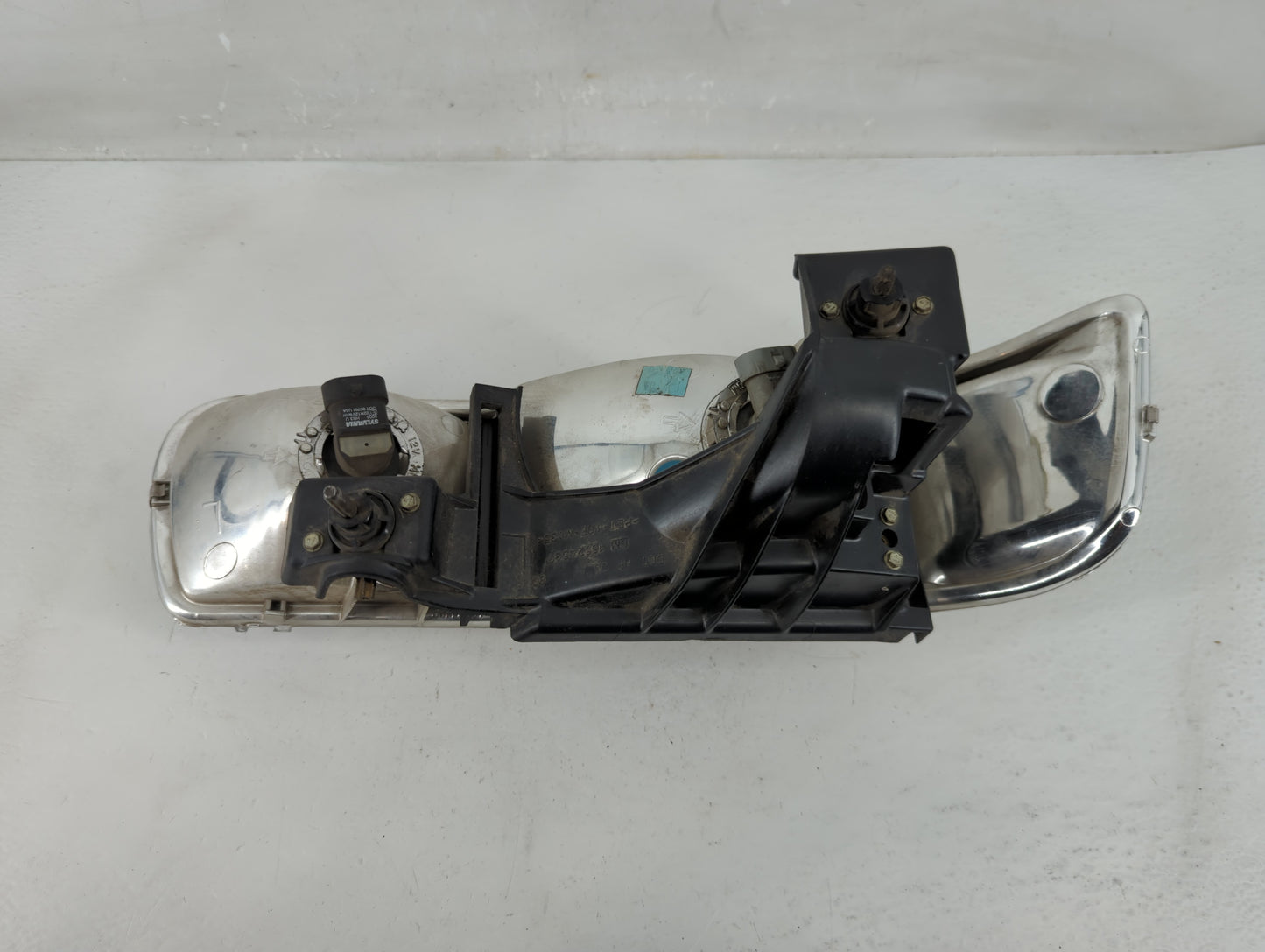 2000-2006 Chevrolet Tahoe Passenger Right Oem Head Light Headlight Lamp - Oemusedautoparts1.com